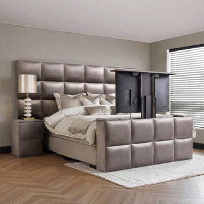 Boxspring Caesar met TV-lift luxe en robuust gestoffeerd bed met geïntegreerde televisie en krachtige moderne uitstraling