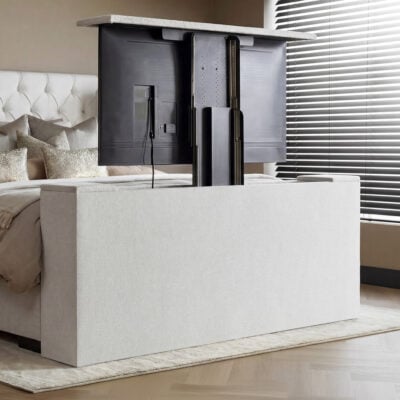 Tv-lift Maximus geknoopt met luxe stoffering, decoratieve knopen en geïntegreerde tv-liftfunctie.