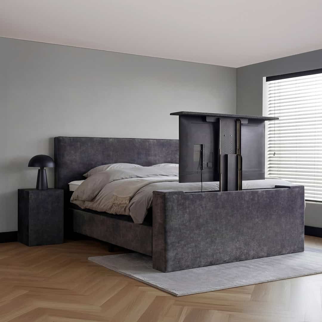 Boxspring Moderno met TV-lift modern gestoffeerd bed met geïntegreerde televisie en strak design voor luxe slaapkamer