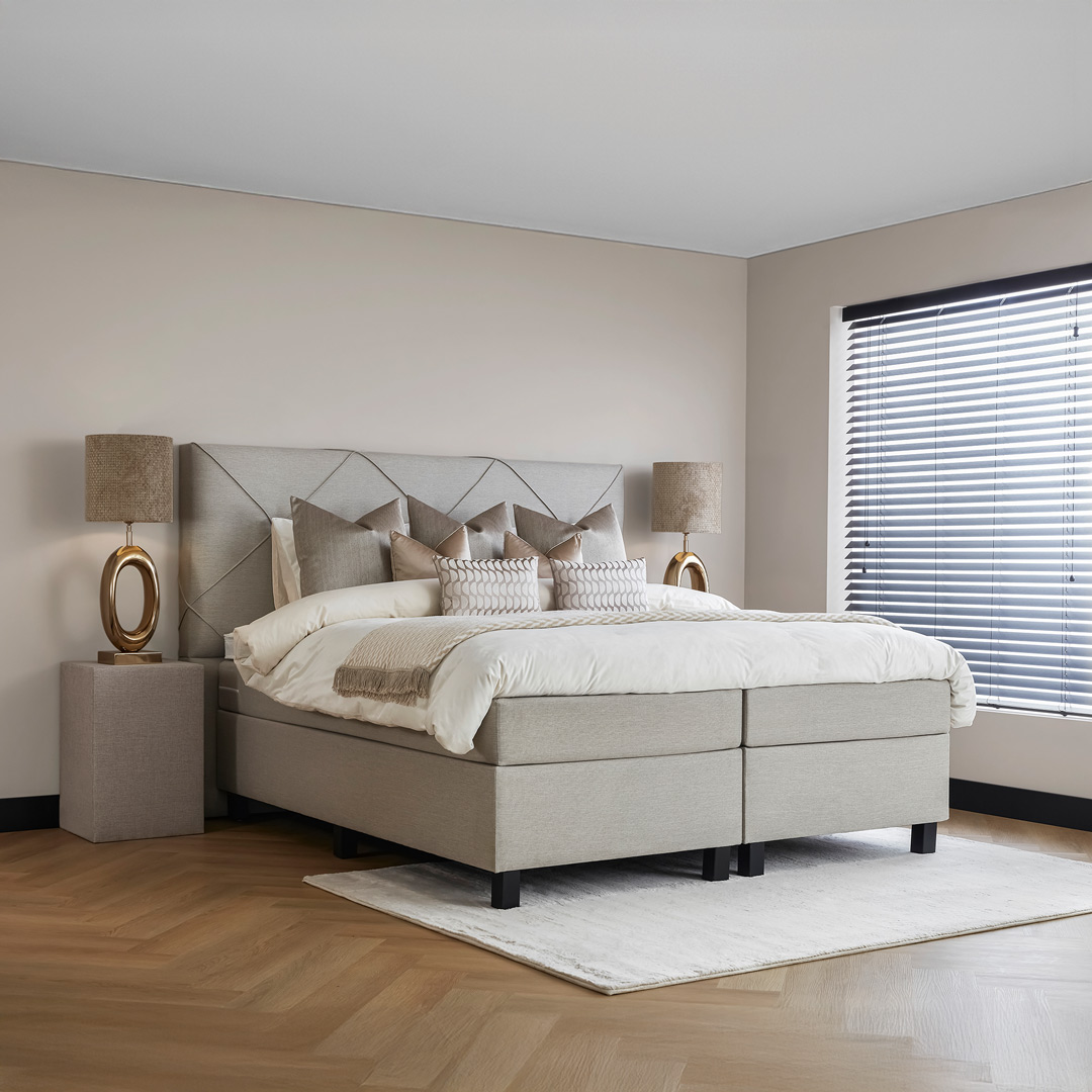 boxspring-queen-handgestikt-op-maat-gemaakt