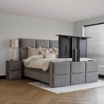 Boxspring Nero met TV-lift luxe gestoffeerd bed met moderne uitstraling en geïntegreerde televisie in slaapkamer