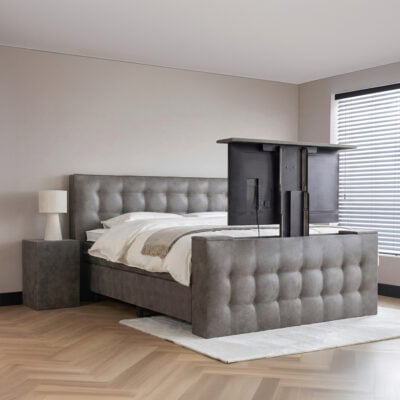 Boxspring Moderno Luxe met TV-lift luxe gestoffeerd bed met modern design en geïntegreerde televisie in slaapkamer