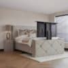Boxspring Queen met TV Lift en luxe gestoffeerd design in moderne slaapkamer