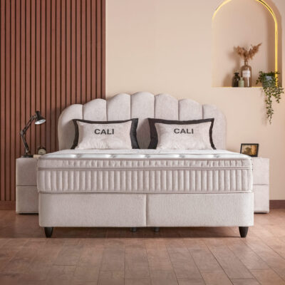 Cali bed met opbergruimte, modern gestoffeerd tweepersoonsbed met geïntegreerde opbergvakken en stijlvol hoofdbord.